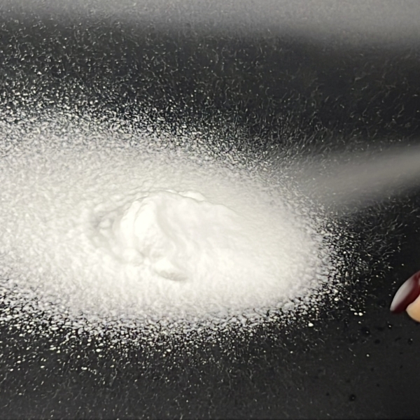 Application de la mousse nettoyante multi-usages Fasti Clean sur une surface