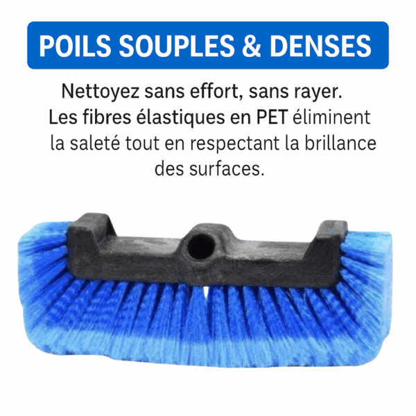 Brosse de nettoyage tri-faces avec poils souples et denses en PET, idéale pour laver sans rayer carrosserie, vitres et surfaces délicates.