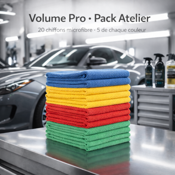 Pack de 20 microfibres auto professionnelles empilées en atelier detailing