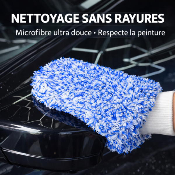 Gant de lavage microfibre nettoyant la carrosserie d’une voiture sans laisser de rayures