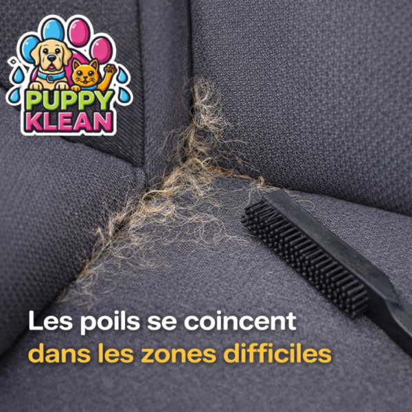 Brosse anti poils animaux Puppyklean utilisée dans les zones difficiles d’un canapé pour retirer les poils incrustés