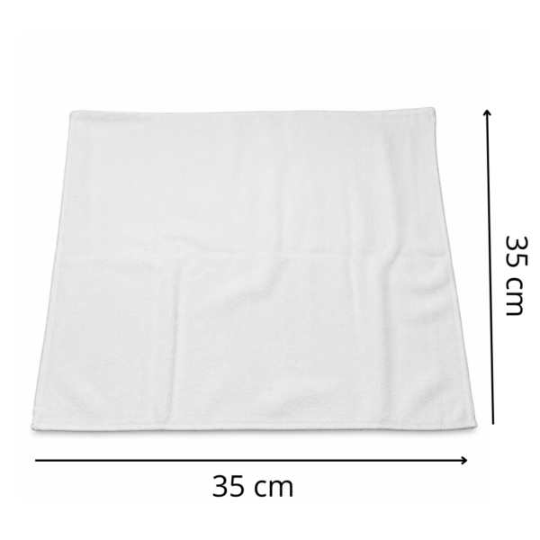 Infographie montrant les dimensions d'un chiffon du lot de 20 microfibres recyclées. Le chiffon blanc est déplié sur un fond blanc. Deux flèches de mesure indiquent clairement sa taille : 35 cm de largeur et 35 cm de hauteur, confirmant son format carré.