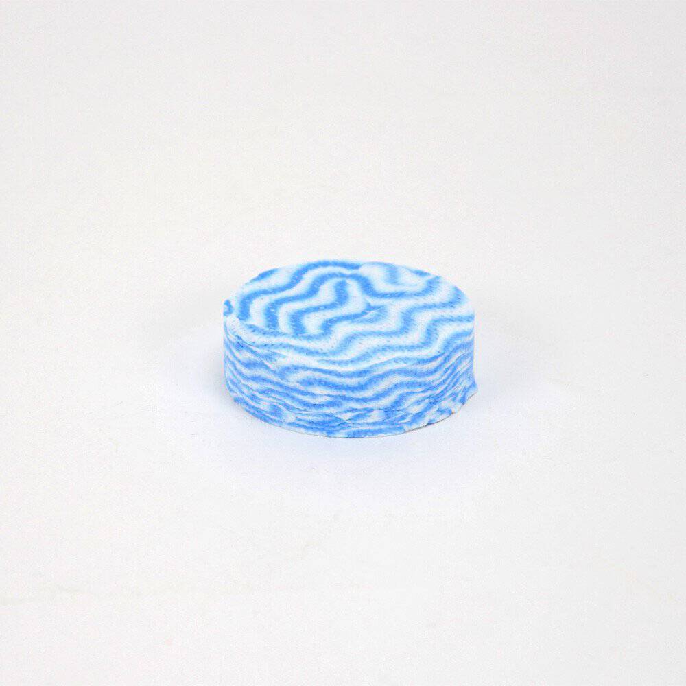 Chiffon encapsulé Chiff’N Cap en format compact avant dépliage – lingette multi-usages pour nettoyage professionnel et domestique.